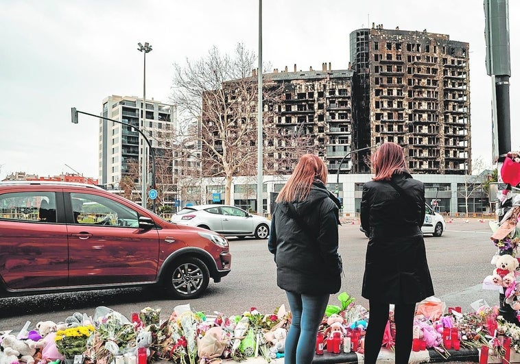 De momento, la investigación de las causas del incendio está bajo secreto de sumario.