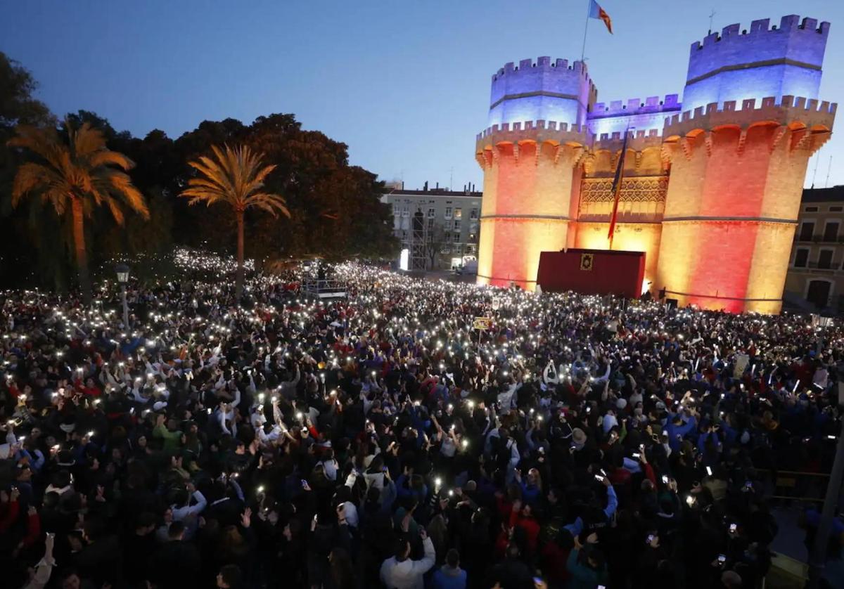 Las Torres de Serranos, durante la Crida a las Fallas de 2023.