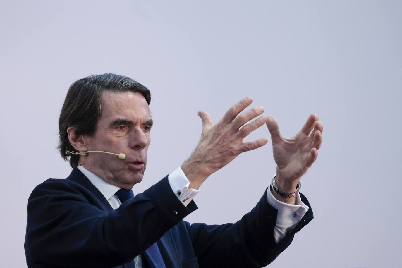 Fotos: Aznar acude a la asamblea de AVE, la Asociacion Valenciana de Empresarios