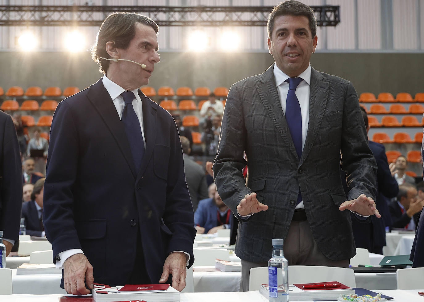 Fotos: Aznar acude a la asamblea de AVE, la Asociacion Valenciana de Empresarios