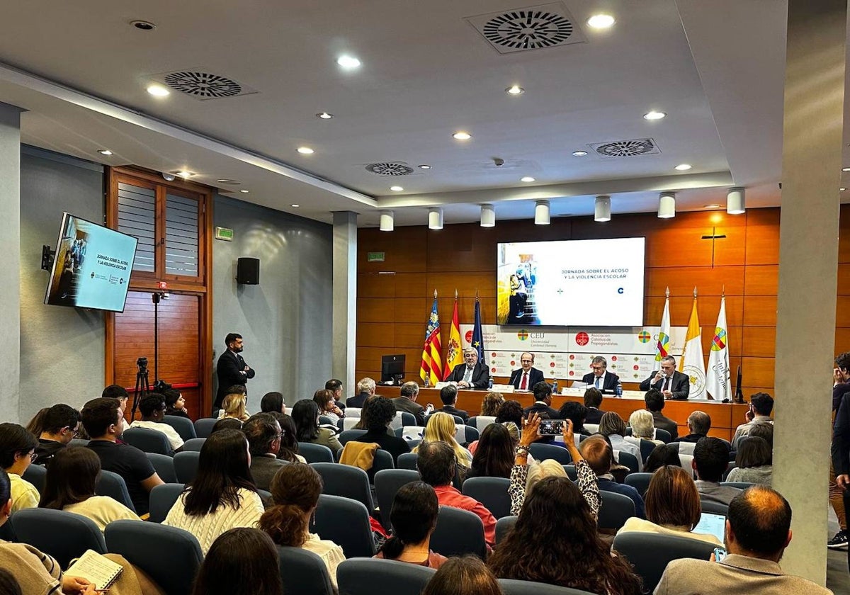 Clausura de la jornada, organizada en el Palacio de Valeriola del CEU.