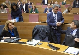 Los vicepresidentes Camarero y Barrera, con Mazón, ayer en Les Corts.