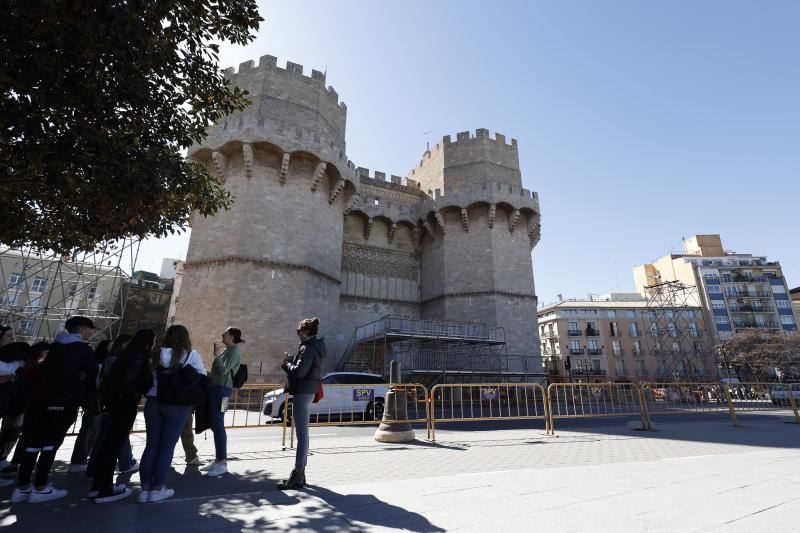 Preparativos en las Torres de Serranos para la Crida.