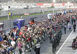 Pit walk, uno de los primeros actos de cada GP dirigidos a los aficionados,en la edición de 2023.