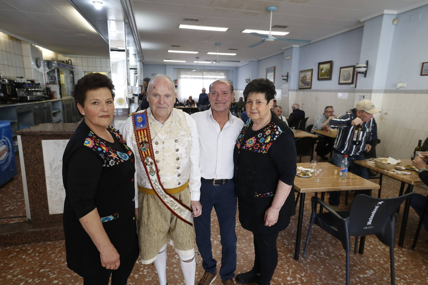 Fotos de Teodoro Montolio, fallero mayor de la falla La Punta