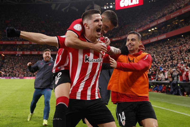 Sancet,Dani García y Ruiz de Galarreta celebran el tercer gol frente al Atlético