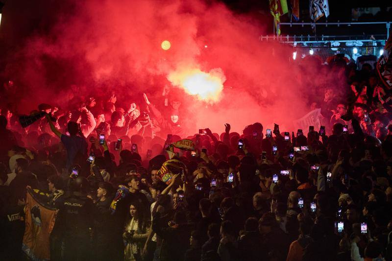 Así ha sido el espectacular recibimiento de la afición al Valencia en Mestalla