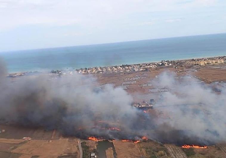 Imágen aérea del incendio de Sagunto.
