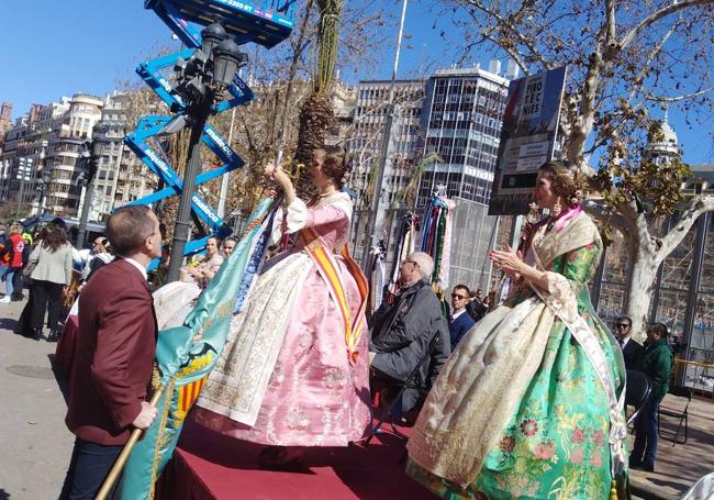 Agrupación Musical San José de Pignatelli, recogiendo el estandarte.