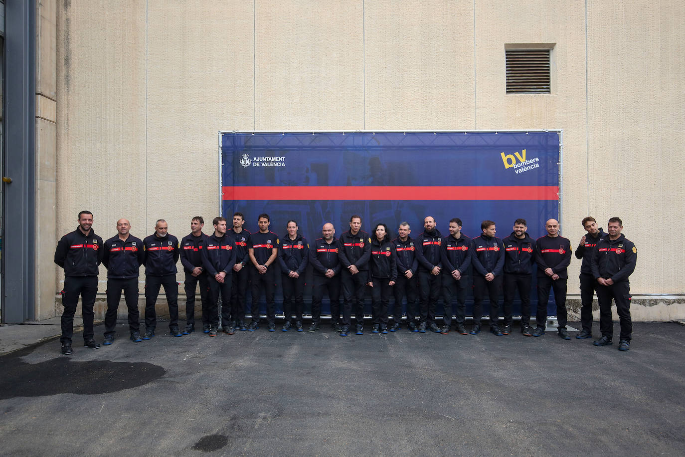 Visita de la ministra Margarita Robles a los bomberos de Valencia