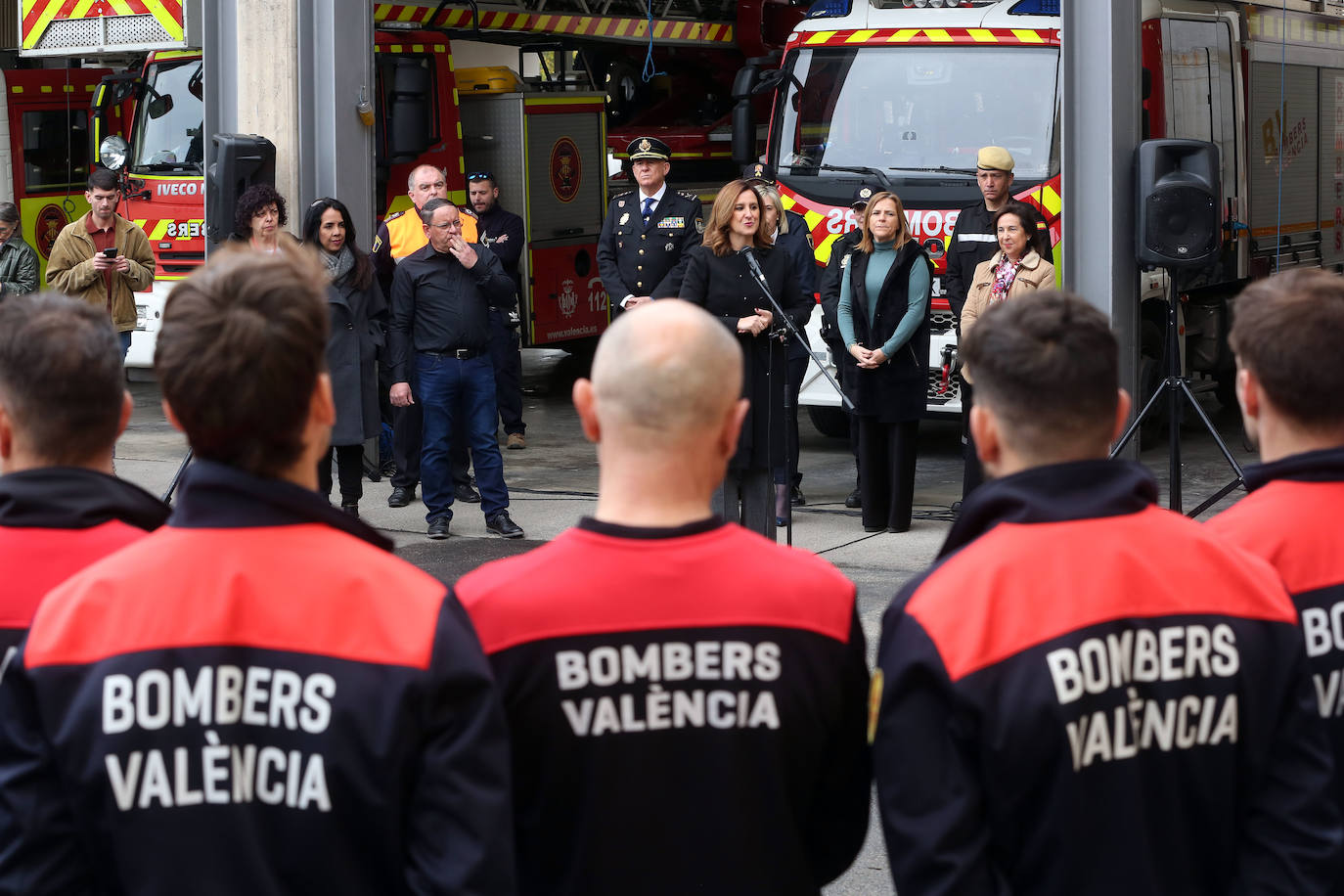 Visita de la ministra Margarita Robles a los bomberos de Valencia