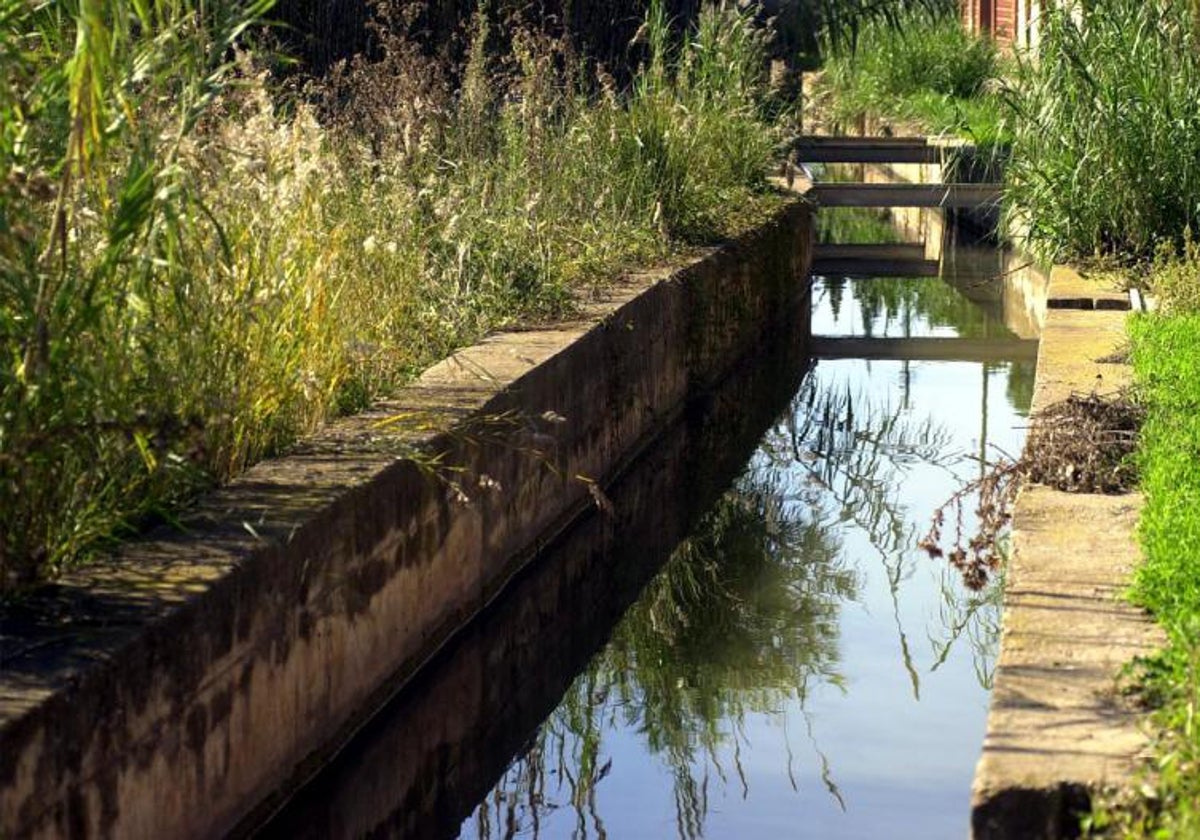 Imagen de archivo de una acequia de Burriana.