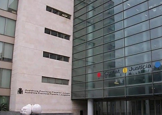 Entrada a la Audiencia Provincial de Valencia.