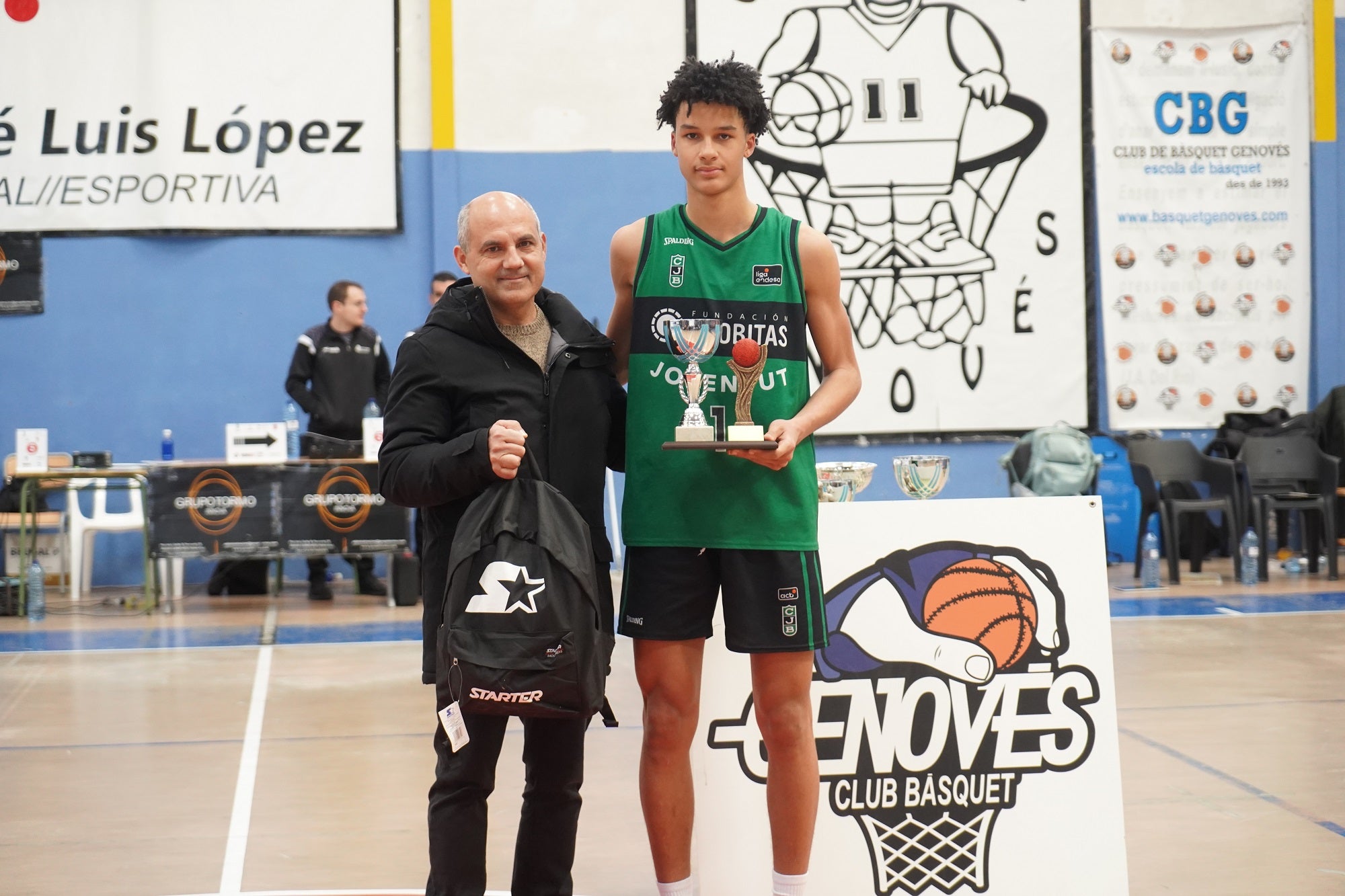 Elyjah Rebetz, mejor jugador del torneo.