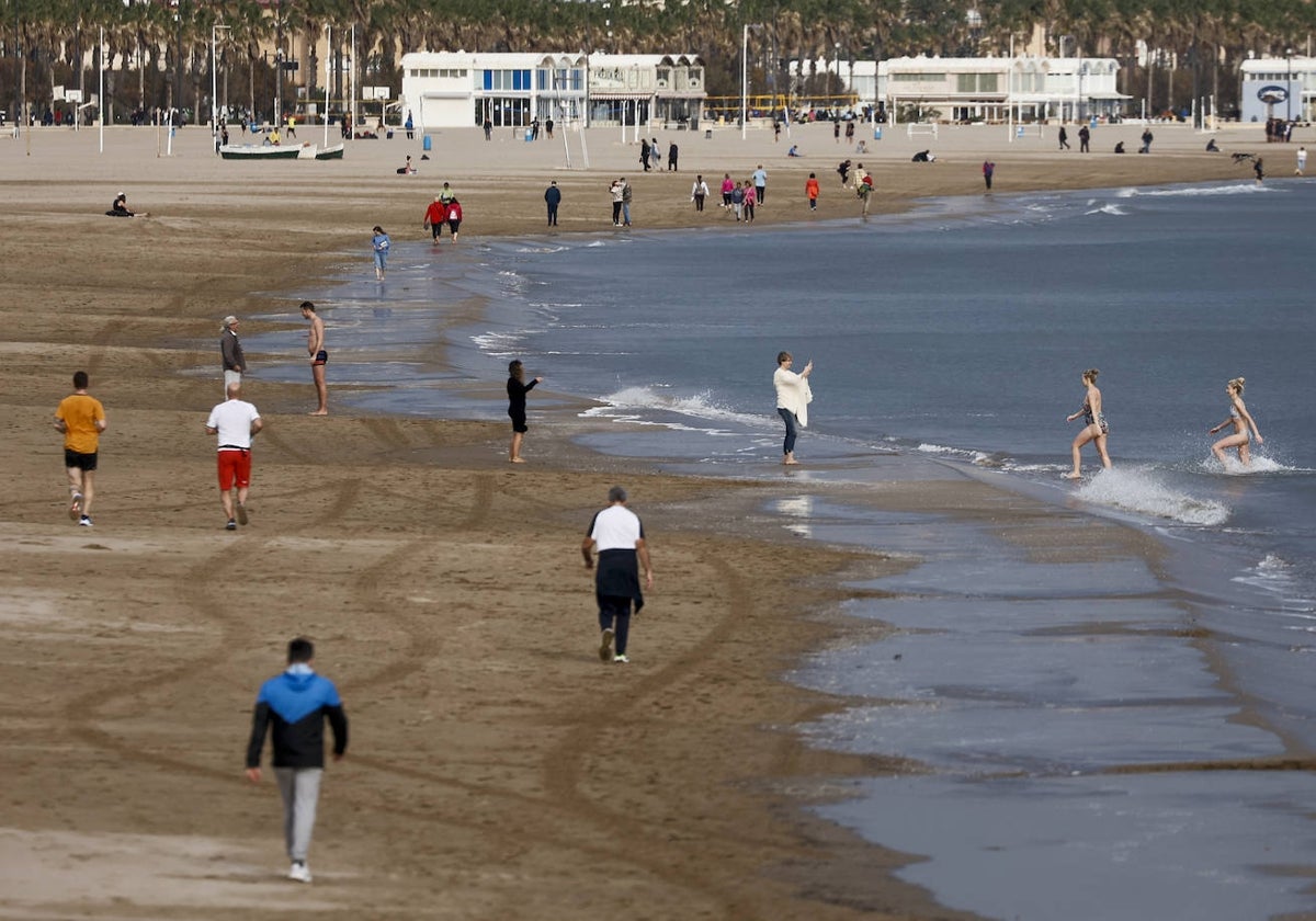 La playa de la Malvarrosa durante el pasado mes de enero.