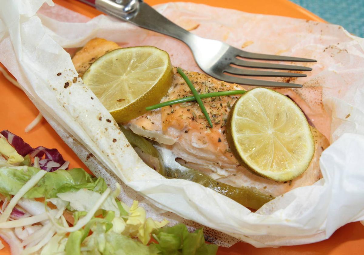 El salmón es uno de los alimentos recomendados para cuidar el colesterol.