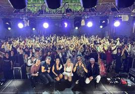 Actuación de la Orquesta Montecarlo en la Falla Plaça Major Alzira.