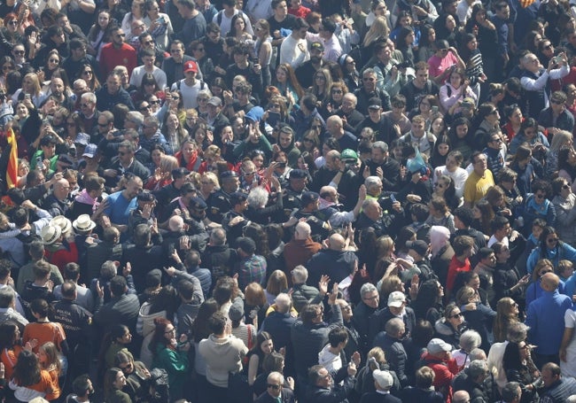 Público en la mascletà del 7 de marzo.