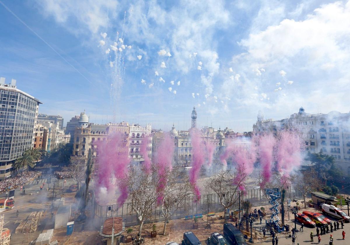 Una mascletà solidaria contra el cáncer