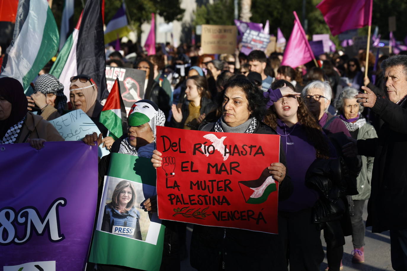 Valencia sale a la calle por el 8M: el Día de la Mujer, en imágenes