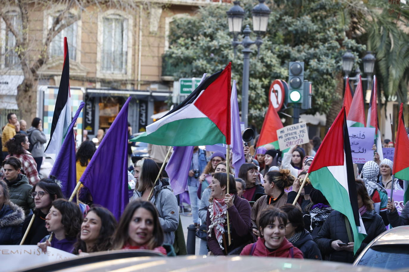 Valencia sale a la calle por el 8M: el Día de la Mujer, en imágenes