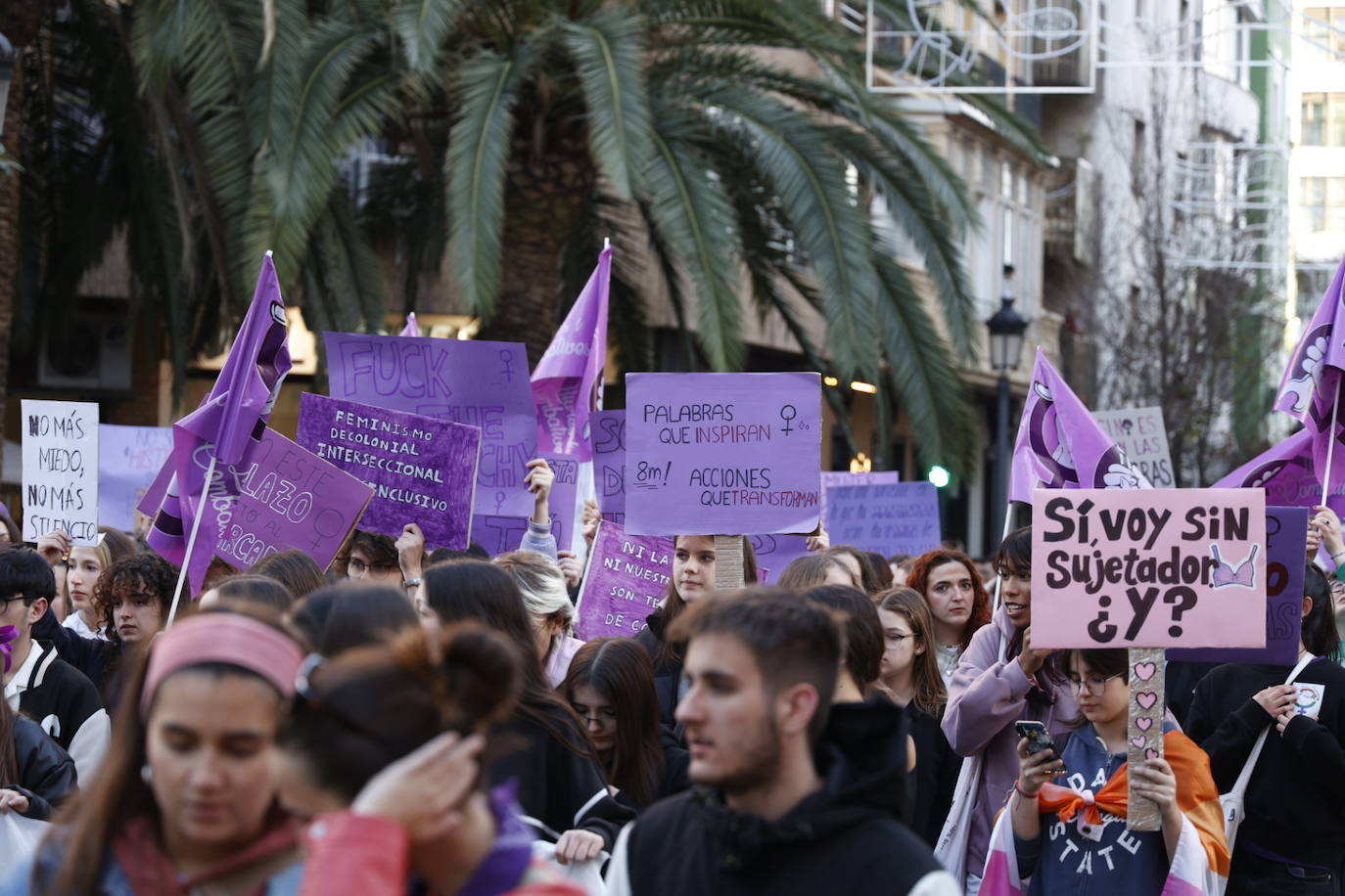 Valencia sale a la calle por el 8M: el Día de la Mujer, en imágenes