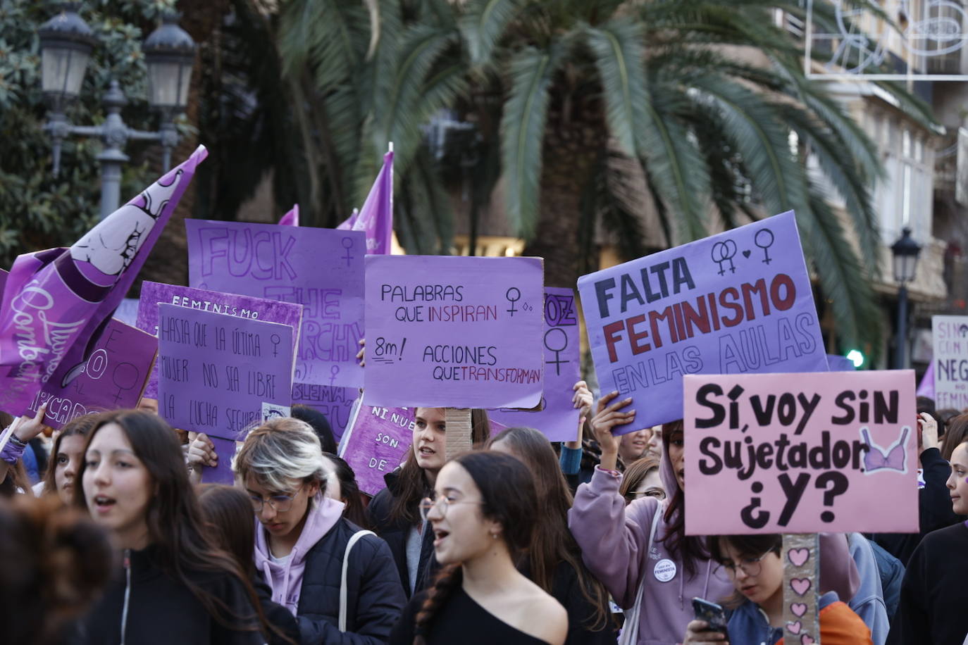 Valencia sale a la calle por el 8M: el Día de la Mujer, en imágenes