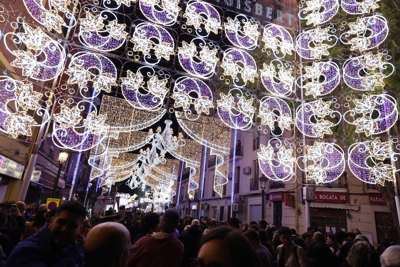 Encendido de luces en la Falla Cuba Literato Azorín