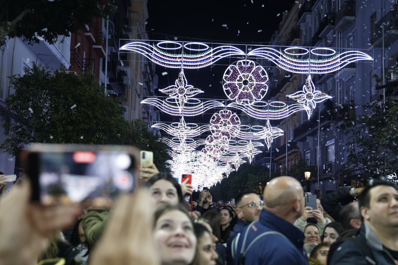 Encendido de luces en la Falla Sueca Literato Azorín