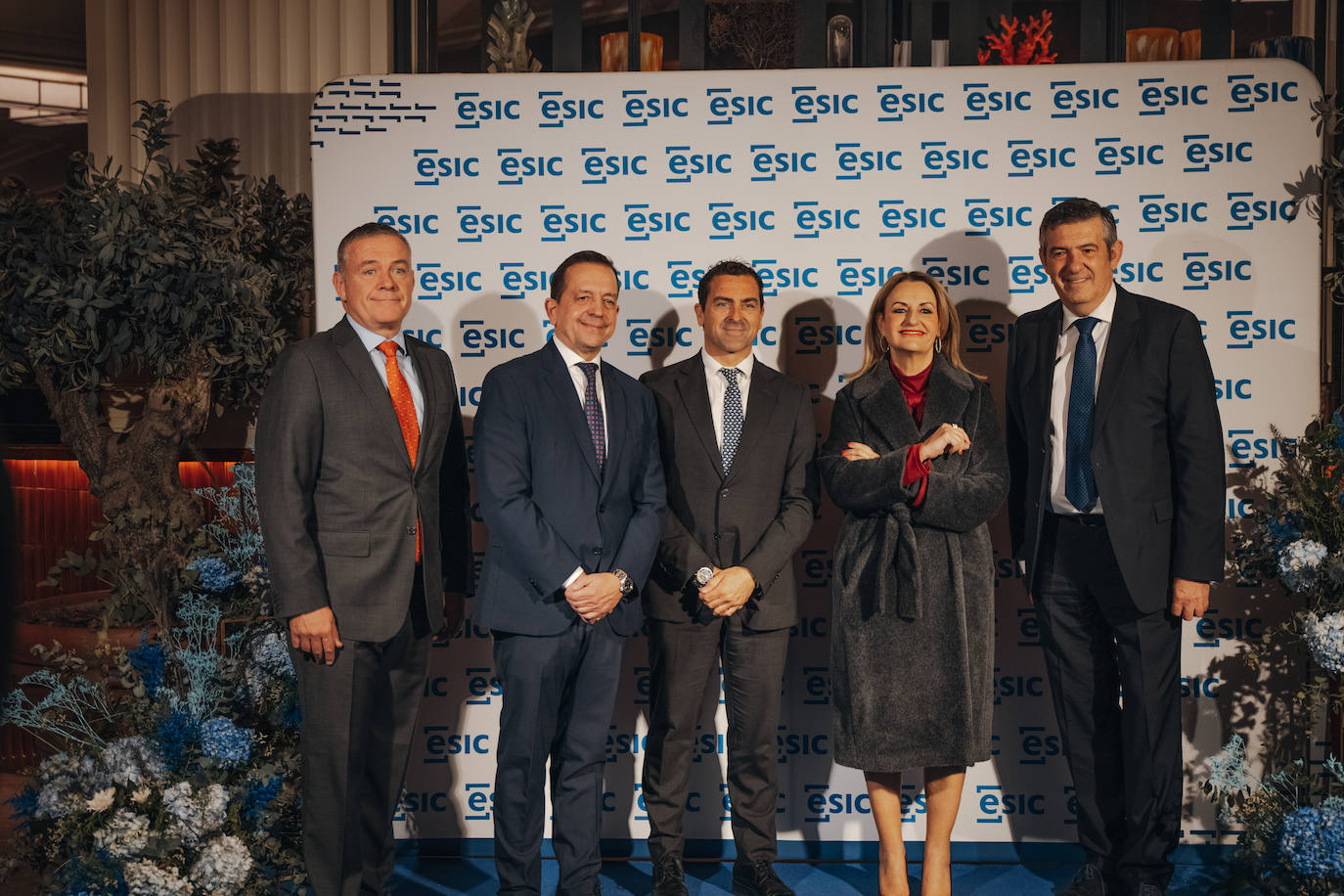 Vicente Fuerte, y Felipe Llano, de ESIC; Manuel Argüelles, GVA; Nuria Montes, consellera de Innovación, Industria, Comercio y Turismo; y Agustín Carrilero, director de ESIC Comunitat Valenciana.
