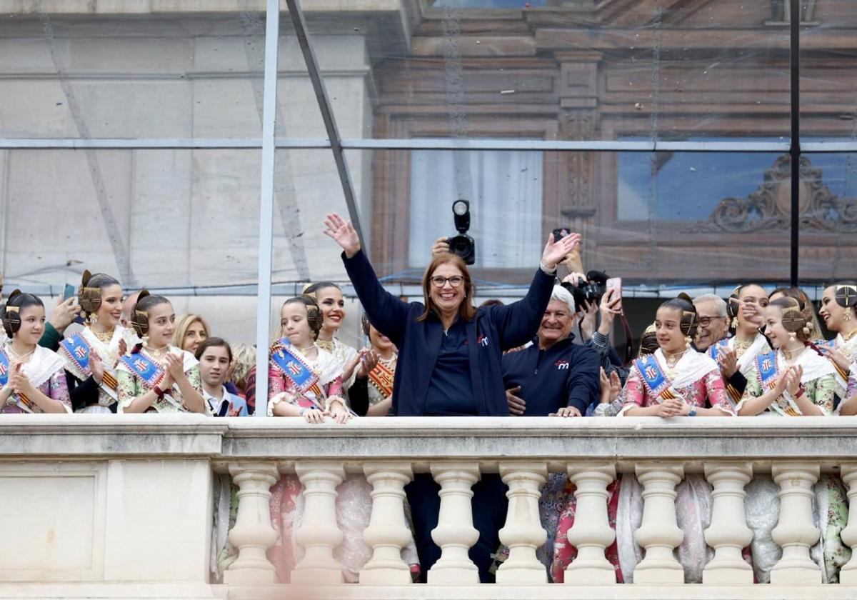 Fotos de la mascletà del 8-M disparada por Reyes Martí en Valencia en Fallas