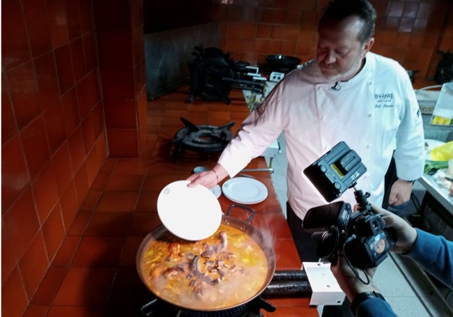 Raúl Magraner en las cocinas del Bonaire.