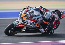 Arón Canet rueda en el circuito de Losail.