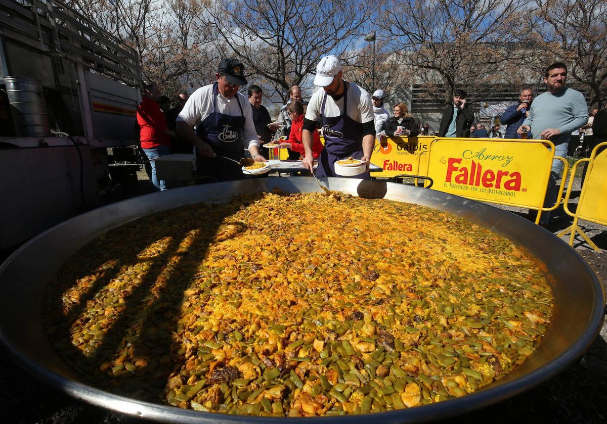 Paella solidaria a beneficio de las víctimas del incendio de Campanar