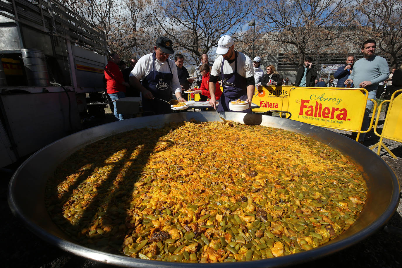 Paella solidaria a beneficio de las víctimas del incendio de Campanar