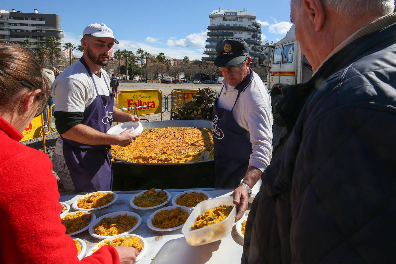 Paella solidaria a beneficio de las víctimas del incendio de Campanar