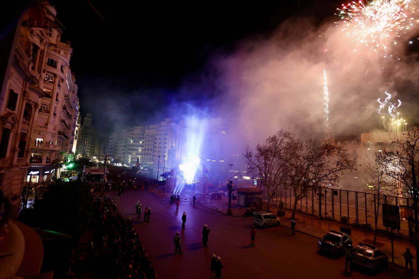 Así ha sido el espectáculo de Pirotecnia Valenciana este domingo en la plaza del Ayuntamiento