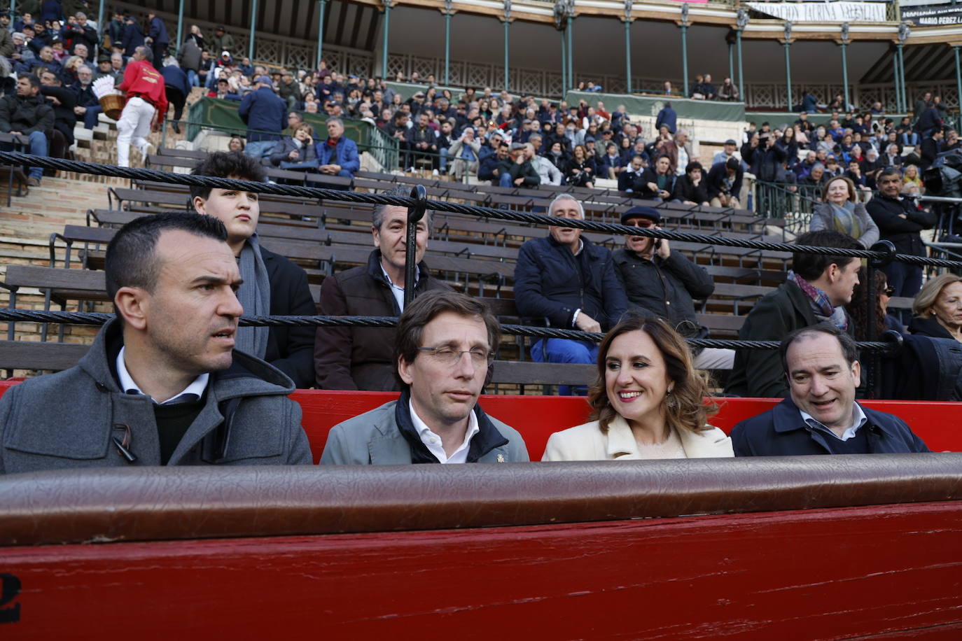 Almeida y Catalá acuden a los toros, tras la mascletà, para ver a Román