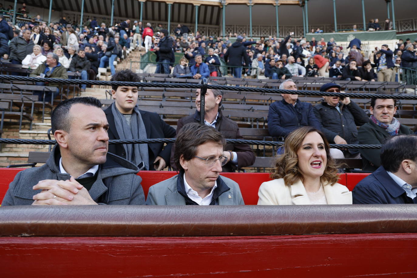 Almeida y Catalá acuden a los toros, tras la mascletà, para ver a Román