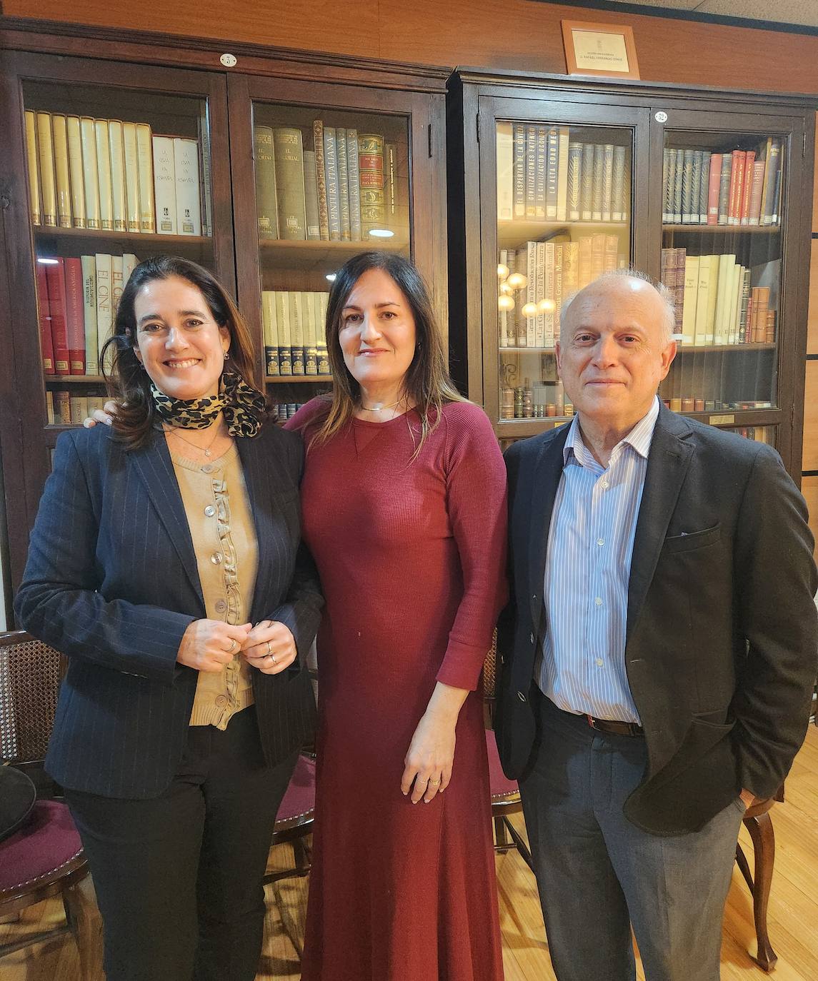 Ana Ibáñez, Margarita Quesada y Enrique Vaqué en el Casino de Agricultura.