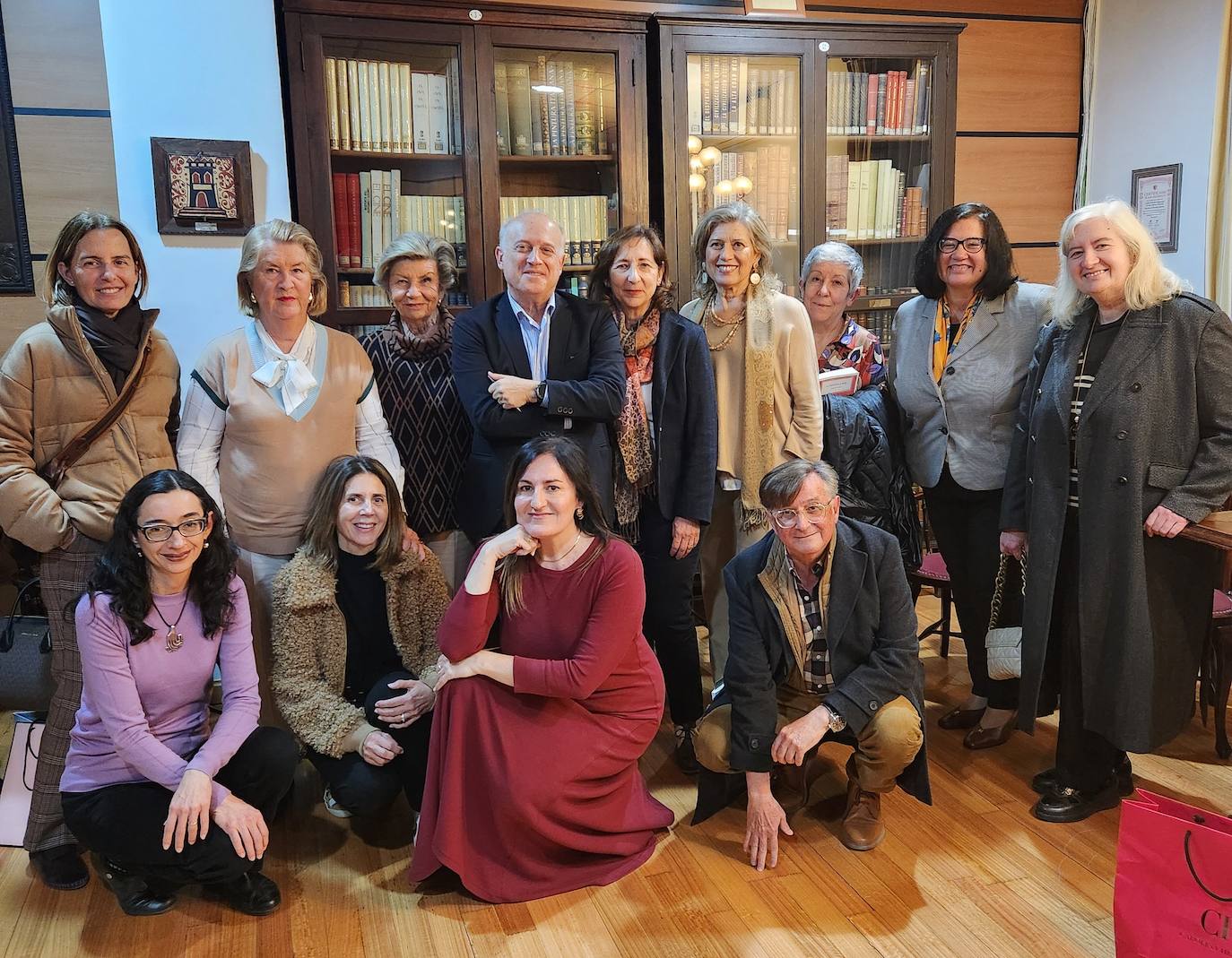 Asistentes al club de lectura del Casino de Agricultura con Enrique Vaqué.