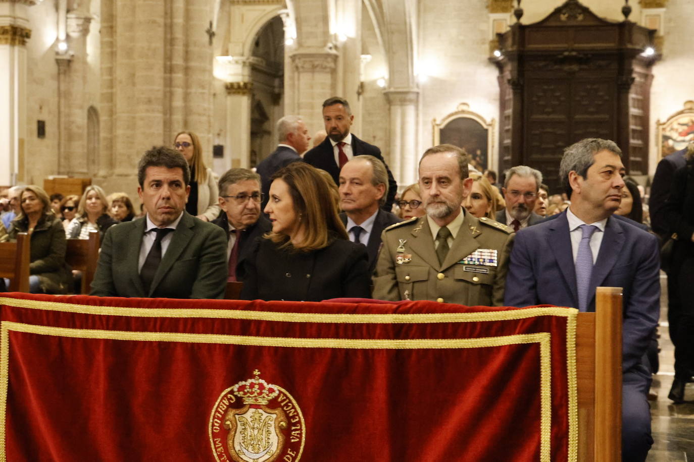 Valencia celebra una misa por las víctimas del incendio de Campanar