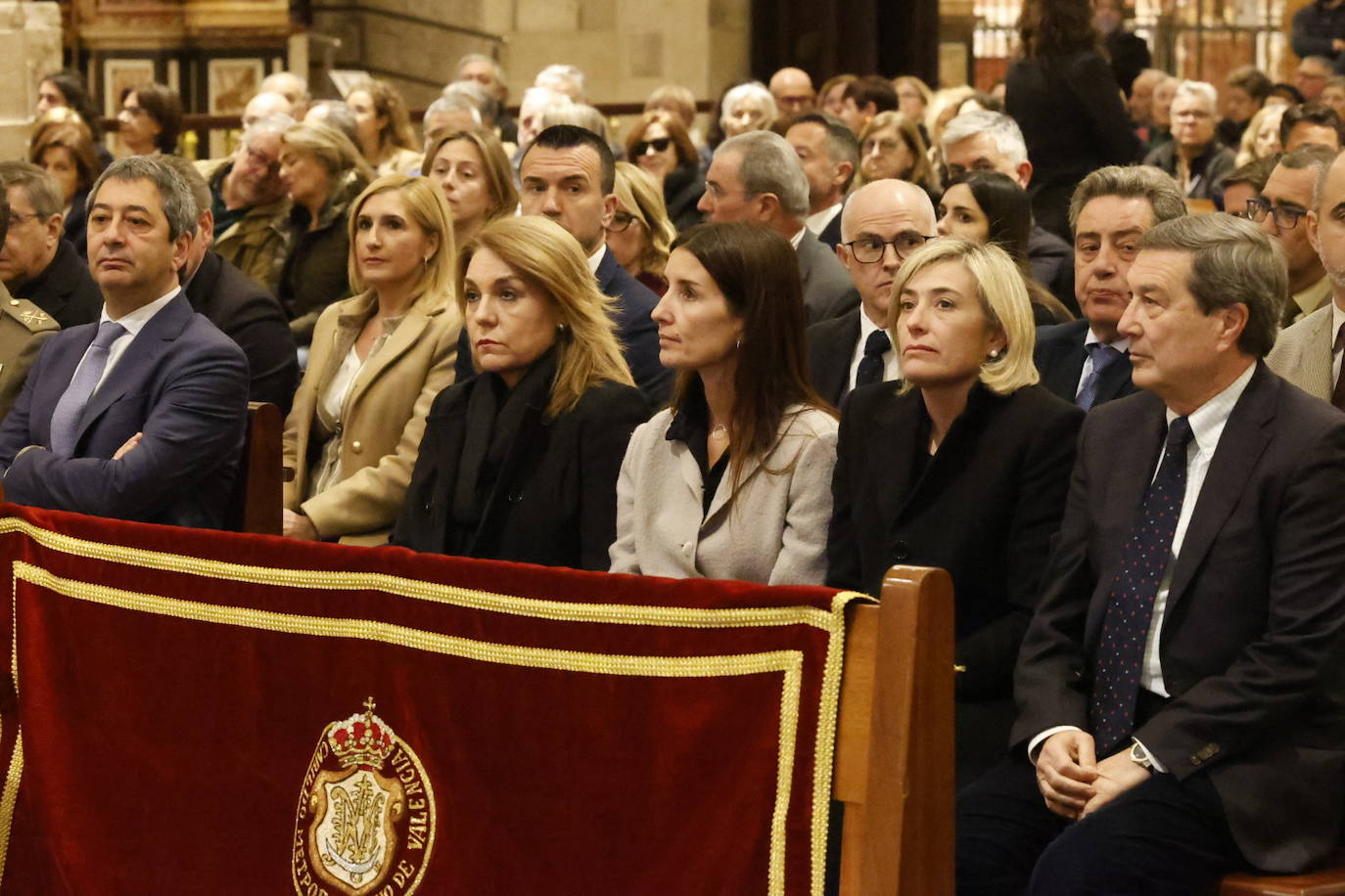 Valencia celebra una misa por las víctimas del incendio de Campanar