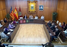 La reunión de la comunidad educativa de Calp con representantes del Ayuntamiento y la Conselleria.