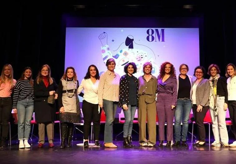 La presentación de una revista sobre 13 mujeres referentes en Quart de Poblet cierra los actos del 8M