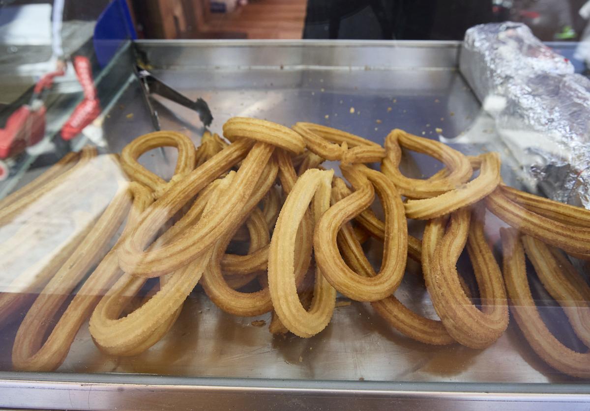 Churros en un puesto en Valencia.