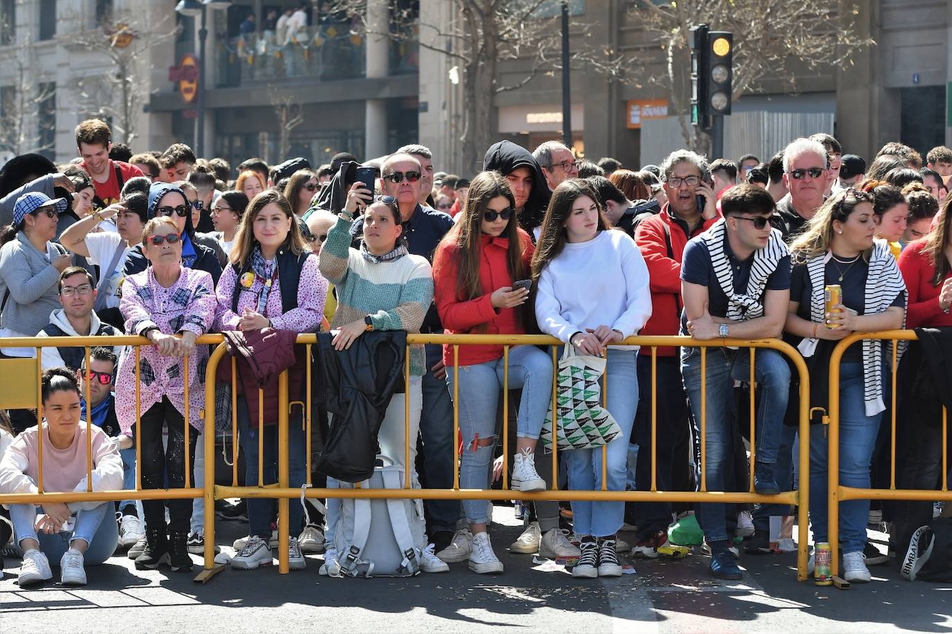 Búscate en la mascletà de hoy miércoles 13 de marzo