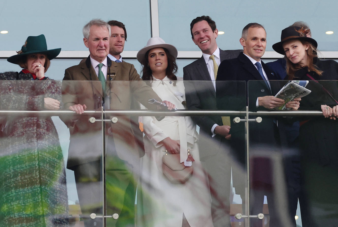 La familia real británica y el glamur de las carreras de caballos