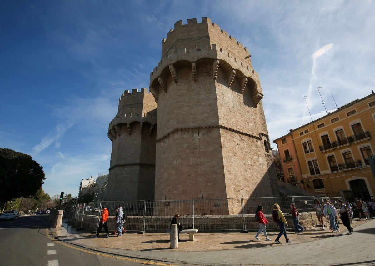 Imagen secundaria 1 - Vallado perimetral de las Torres de Serranos.