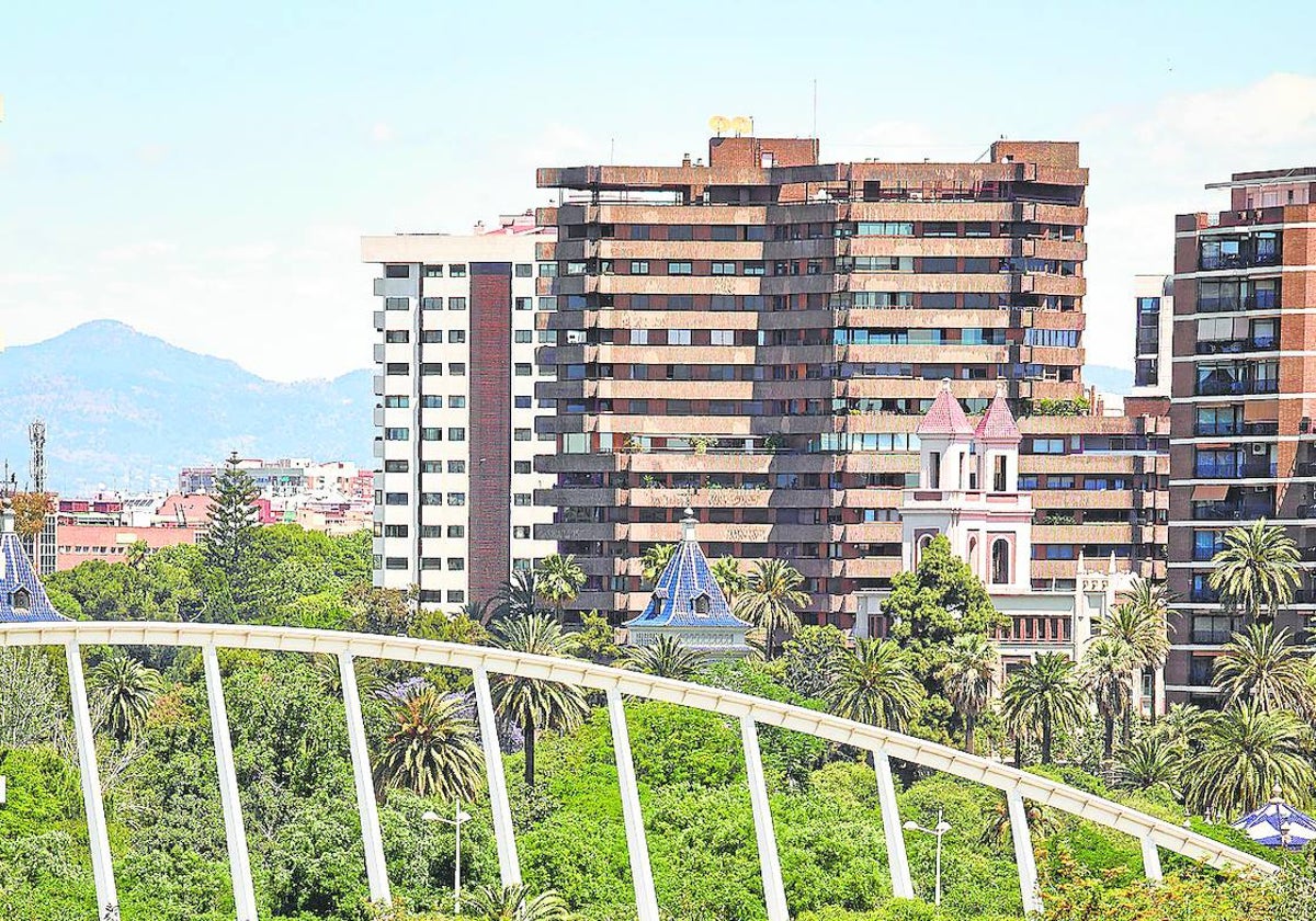 El icónico edificio 'La Pagoda' en Valencia.